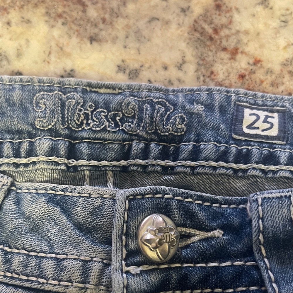 Miss Me Light Blue Denim with Silver Button distressed size 25 skinny
